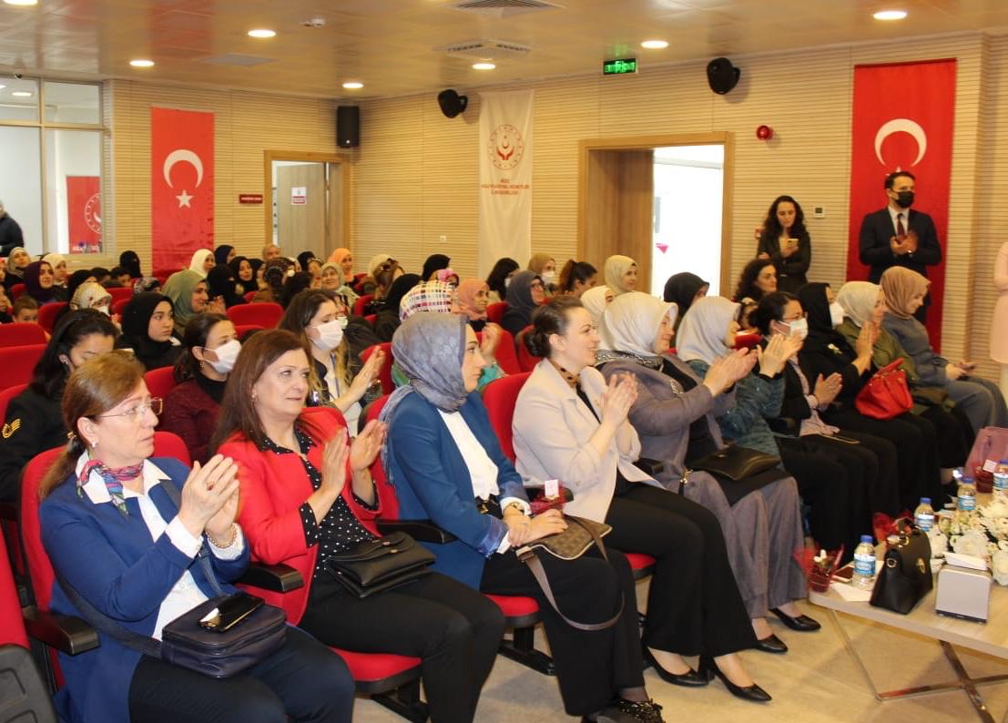 Anneler Günü Özelinde Göçmen Kadınlara Yönelik Bilgilendirme Toplantısı gerçekleştirildi.