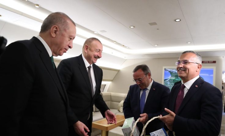 Vali Çeber, Azerbaycan Cumhurbaşkanı Sayın İlham Aliyev’e Rize Çayı Takdim Etti…