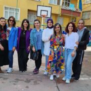 Rize Atatürk Ortaokulu’nda İngilizce dersi ile sanatı biraraya getirerek SMA hastası Azer Mustafa Kaplana umut oldular.
